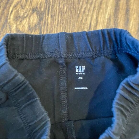 Gap tumble shorts in size xs (4-5) navy blue and black bundle - Picture 3 of 4